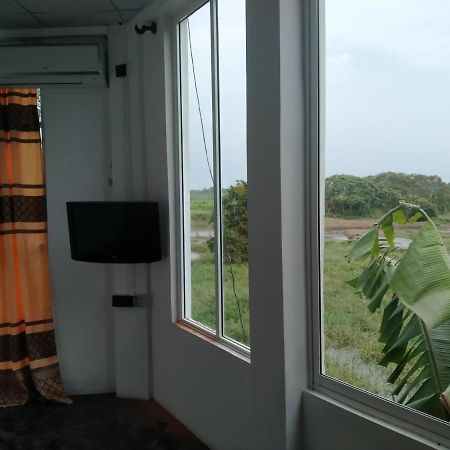 Qiqi Airport Villa Katunayaka Bagian luar foto