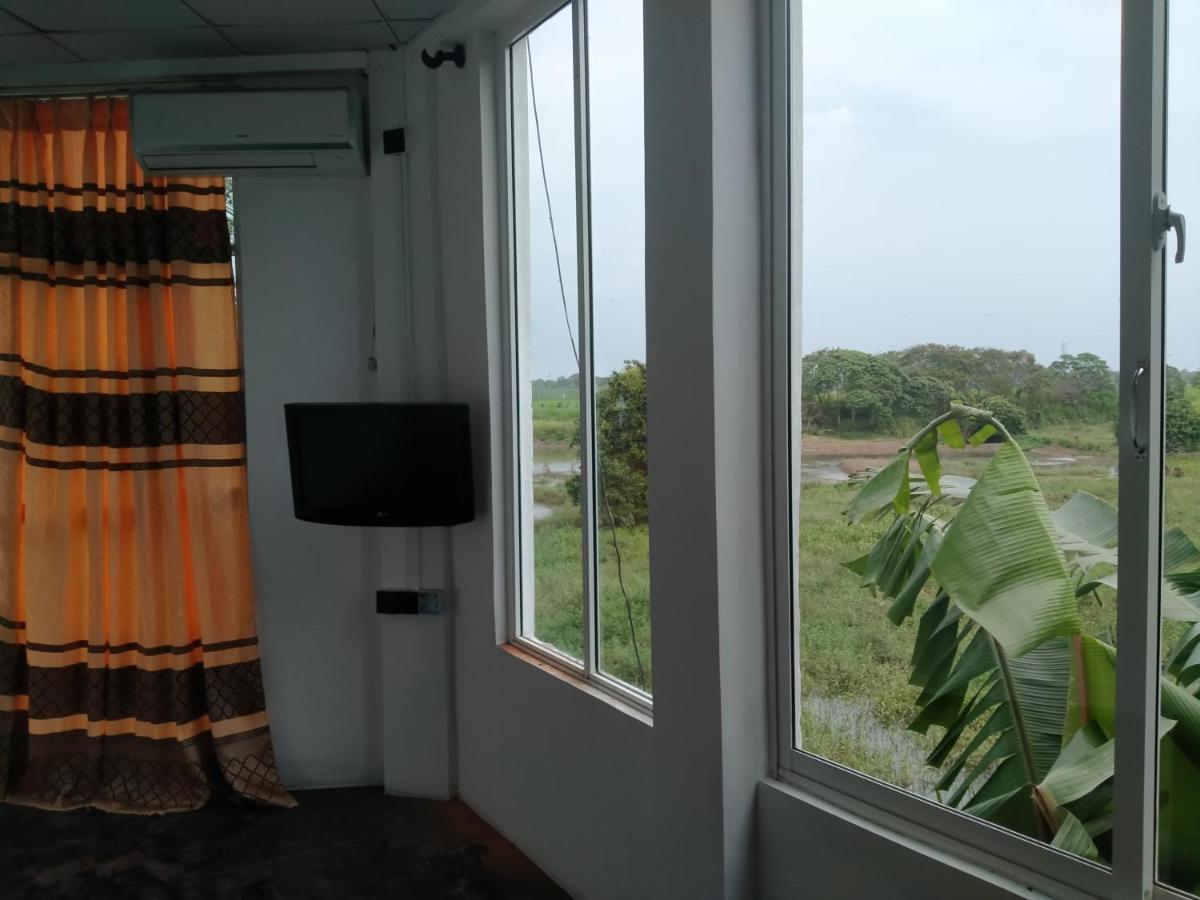Qiqi Airport Villa Katunayaka Bagian luar foto