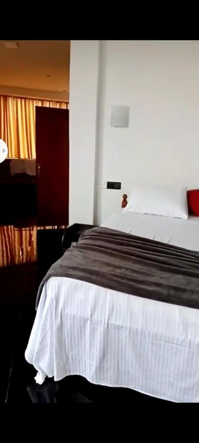 Qiqi Airport Villa Katunayaka Bagian luar foto